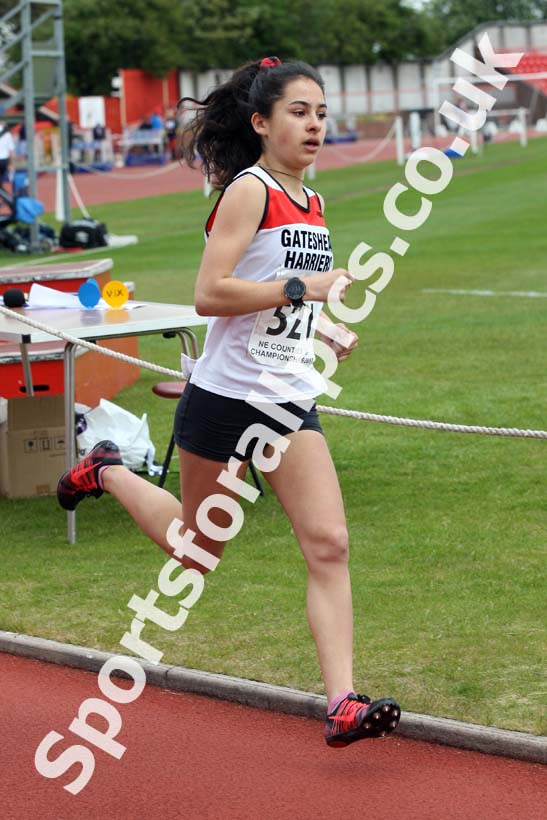 Womens under-17s 800 metres, North Eastern Champs, Gateshead Stadium. Photo: David T. Hewitson/Sports for All Pics